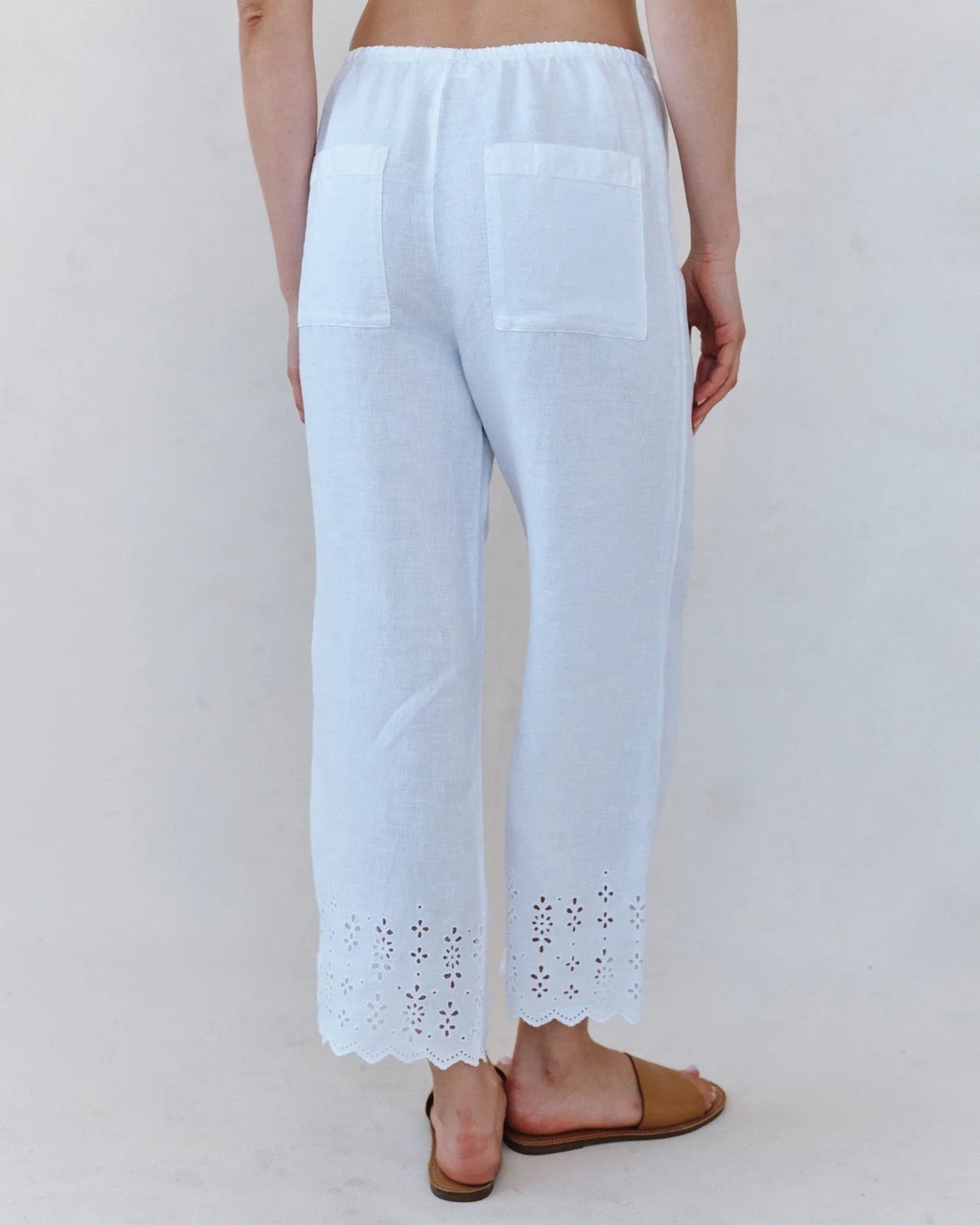 BEACH CROP WITH EMBROIDERED HEM - WHITE