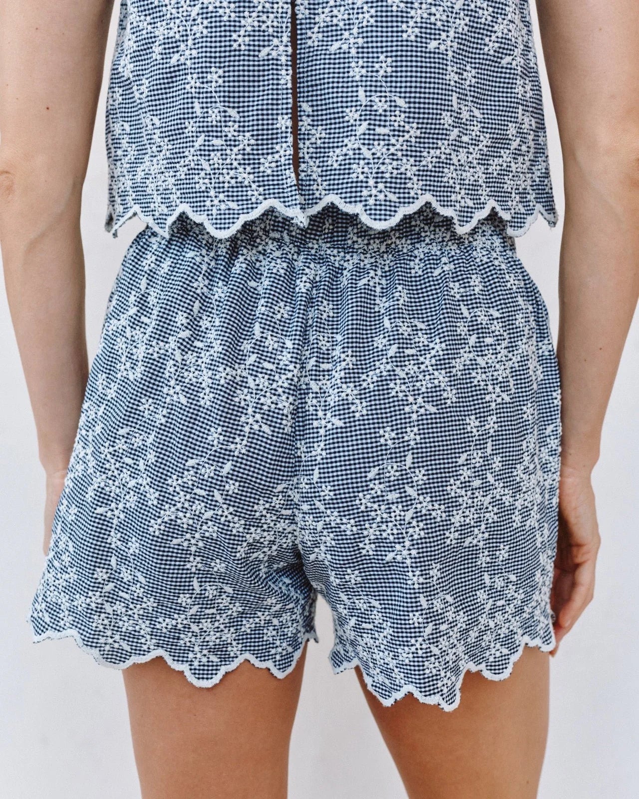 SCALLOP BORDER CATALINA SHORT - FLORAL GINGHAM