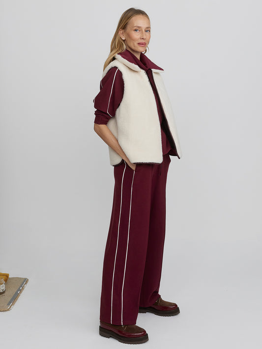 KIRKTON REVERSIBLE SHORT GILET - MAROON BANNER / SANDSHELL