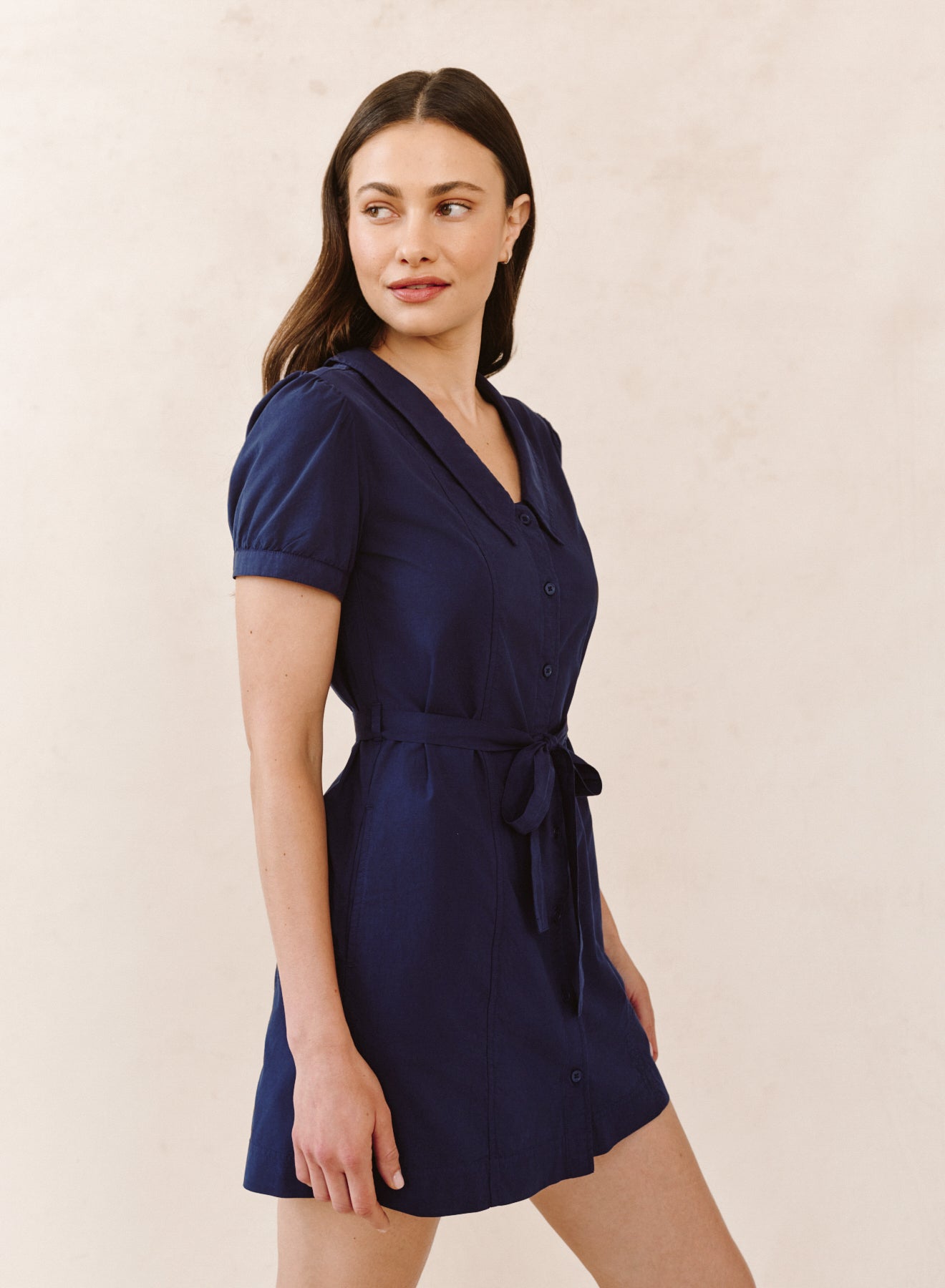 SHORT SLEEVE SEAMED PURITAN COLLAR DRESS - NOIR NAVY