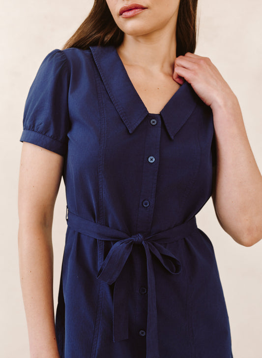 SHORT SLEEVE SEAMED PURITAN COLLAR DRESS - NOIR NAVY