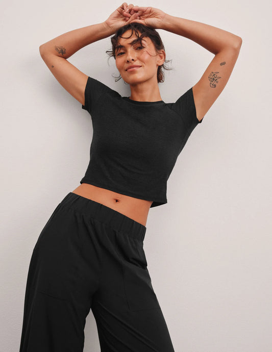 FEATHERWEIGHT CROPPED TEE - DARKEST NIGHT