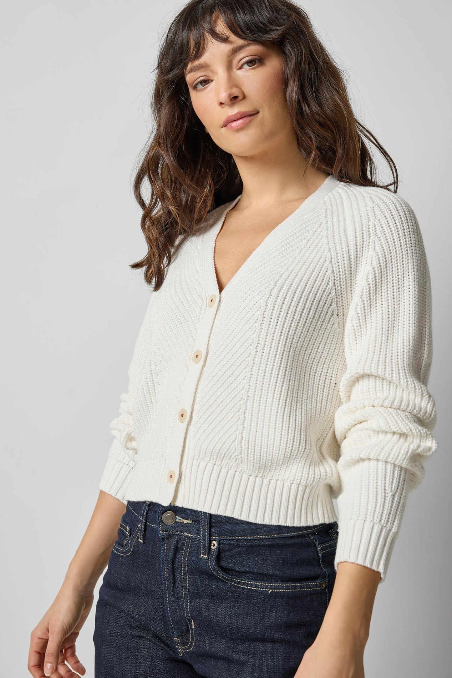 SHRUNKEN V-NECK CARDIGAN - WHITE