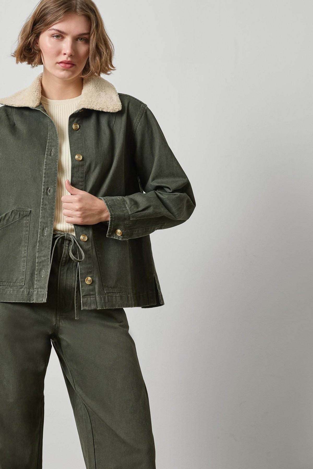 WASHED TWILL PLEAT BACK JACKET (JUNIPER)