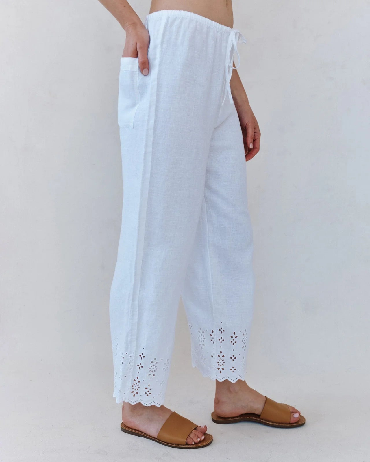 BEACH CROP WITH EMBROIDERED HEM - WHITE