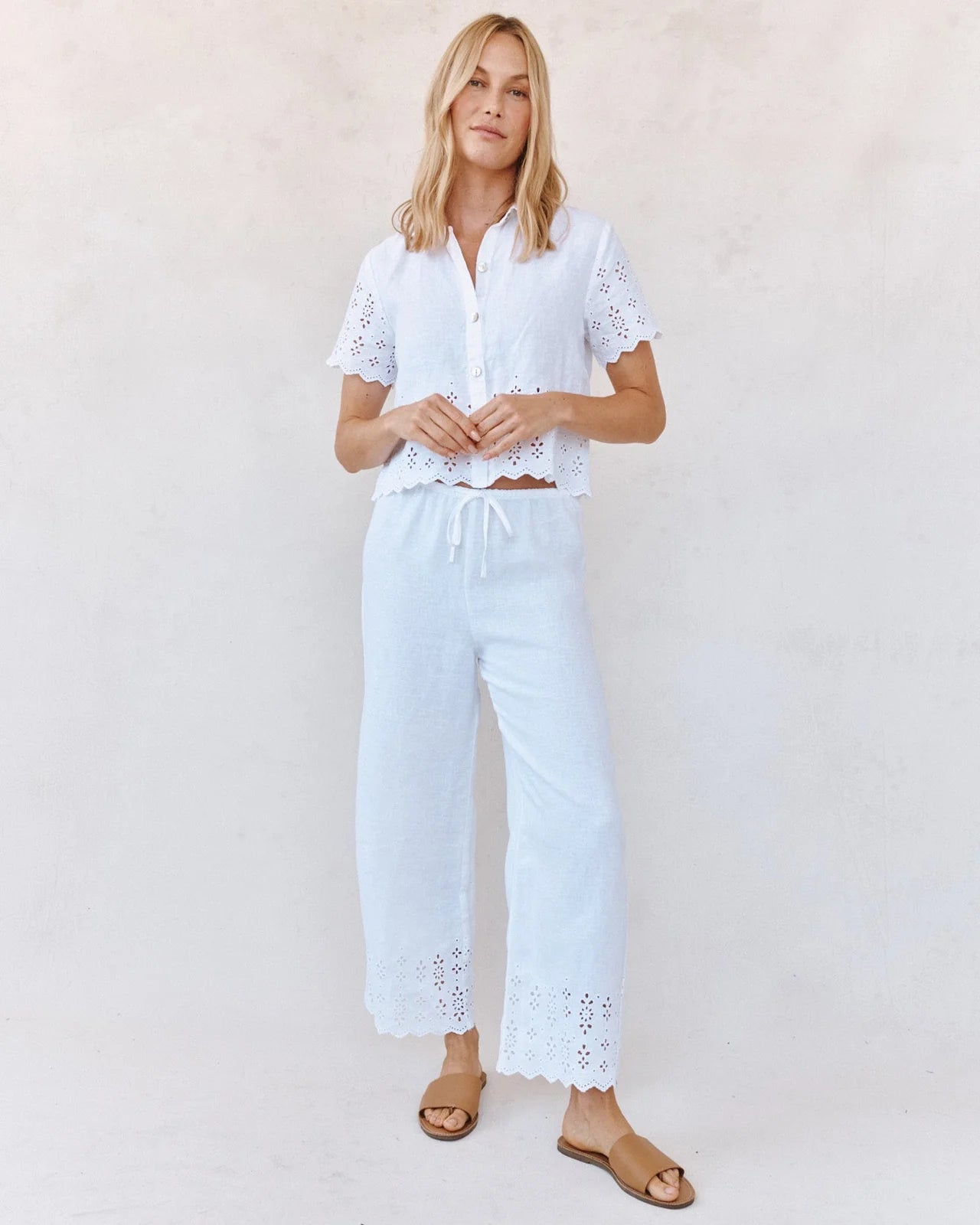 BEACH CROP WITH EMBROIDERED HEM - WHITE