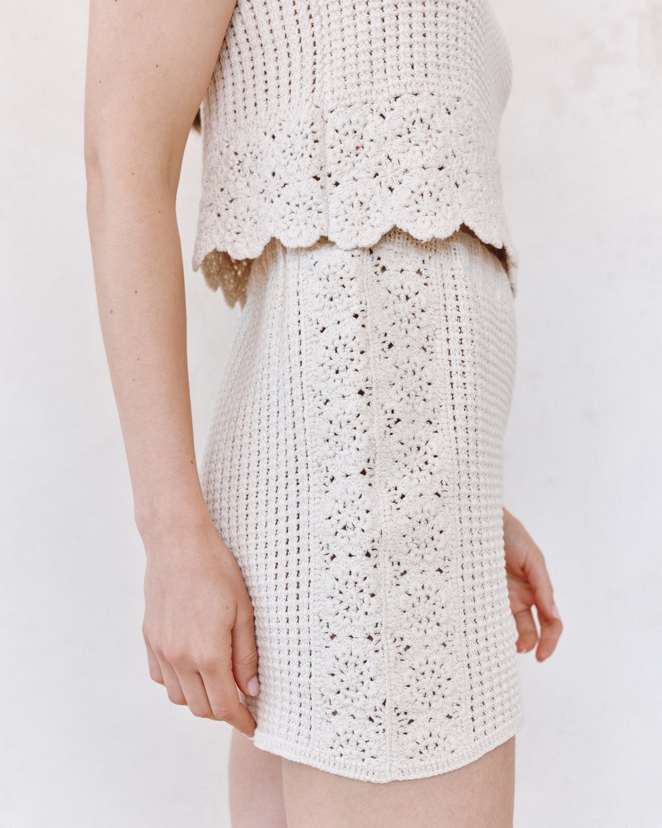 OPEN CROCHET SHORT - FLOWER BLOOM