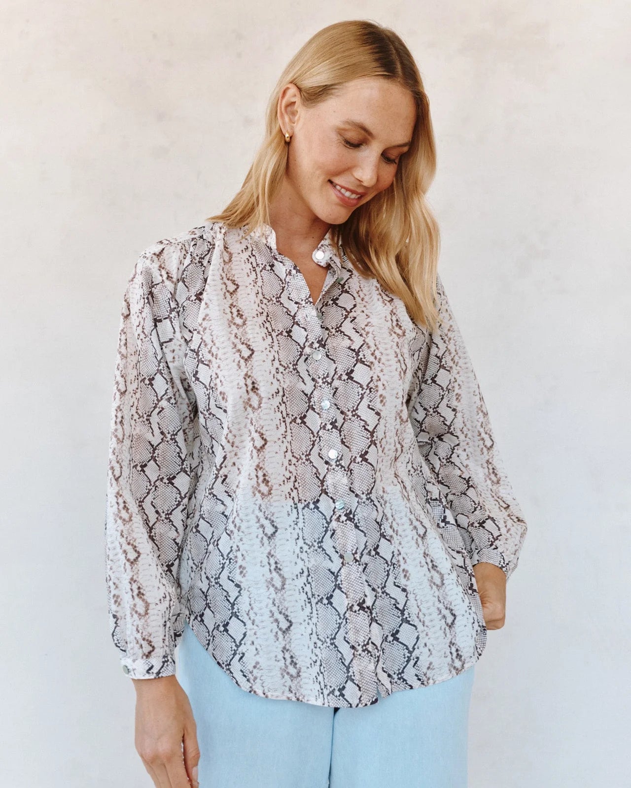 SHIRRED MANDARIN COLLAR SHIRT - BLUSH SNAKE PRINT
