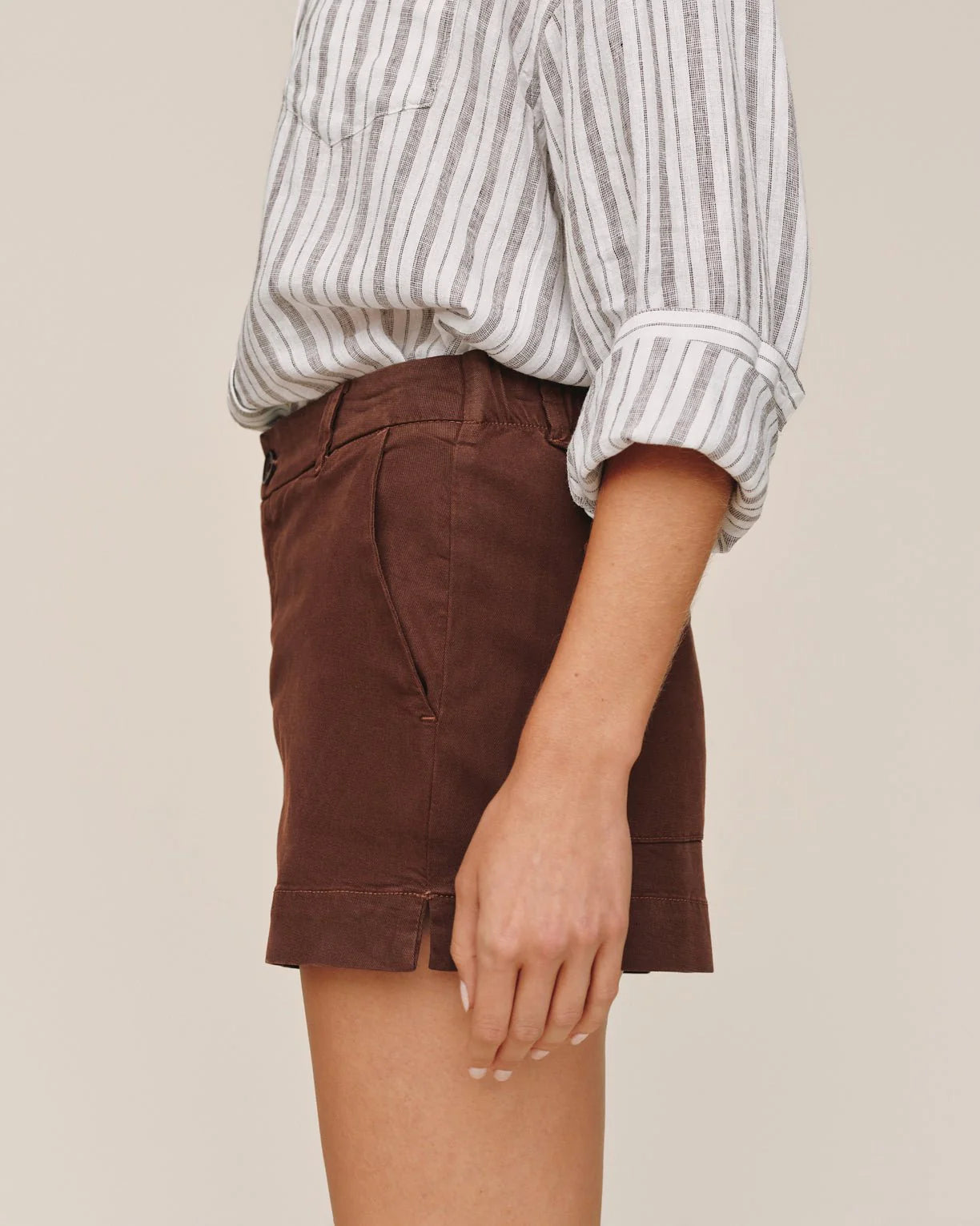 SIDE SLIT TENNIS SHORT - SIENNA BROWN