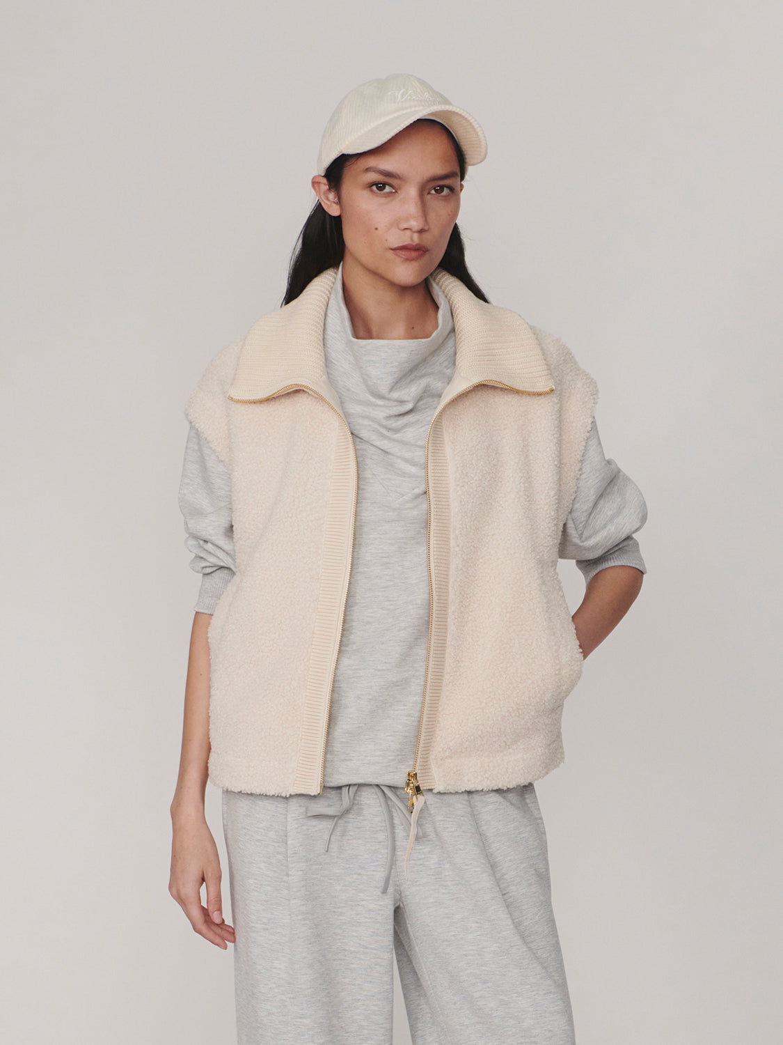 DOMINIC SHERPA GILET - SANDSHELL