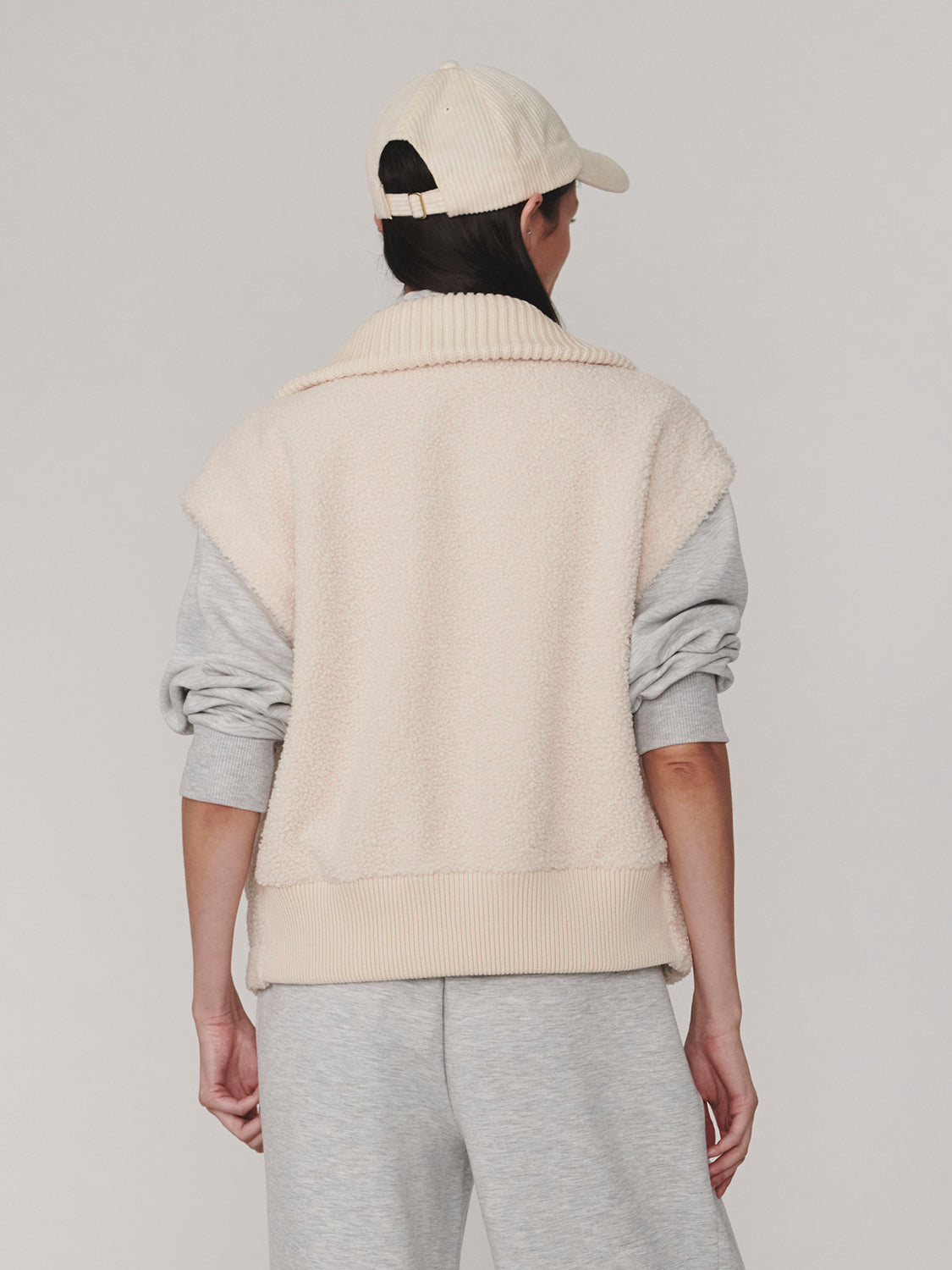 DOMINIC SHERPA GILET - SANDSHELL