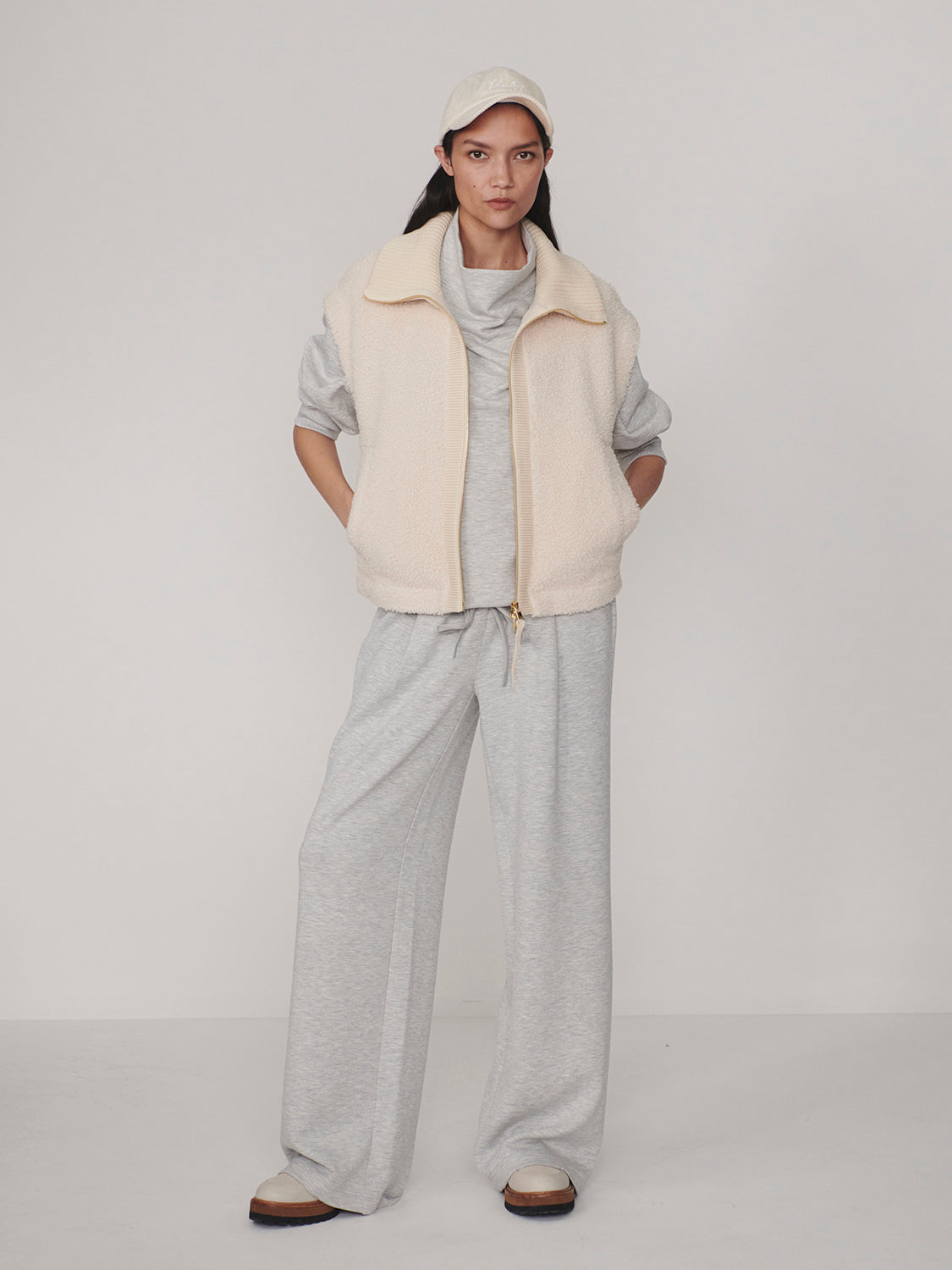 DOMINIC SHERPA GILET - SANDSHELL
