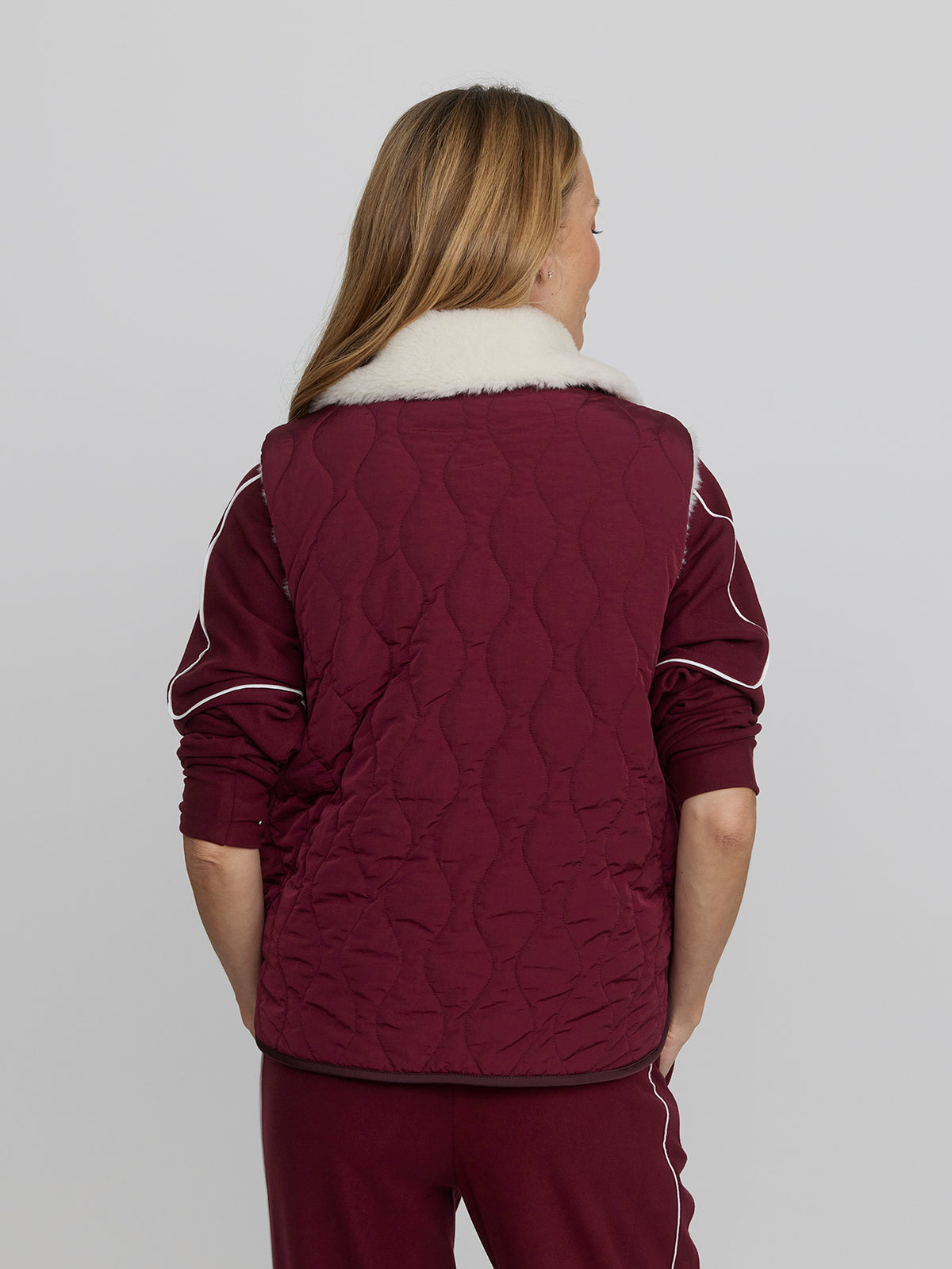 KIRKTON REVERSIBLE SHORT GILET - MAROON BANNER / SANDSHELL